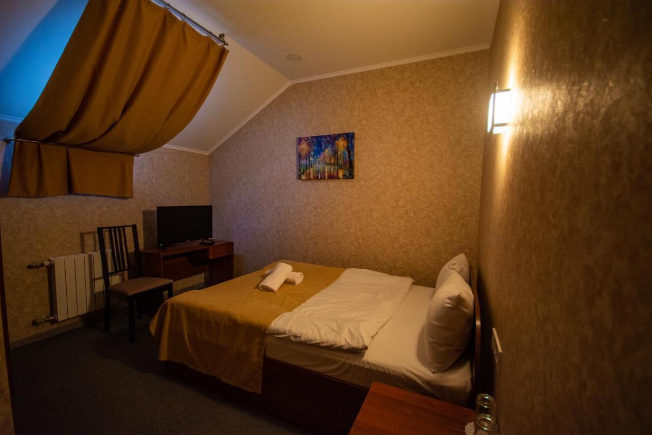 Три Сімки Vyshhorod Exterior foto